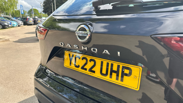 Nissan Qashqai 1.3 DiG-T MH Acenta Premium 5dr Petrol Hatchback
